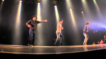 HOUSE DANCE CROSSING